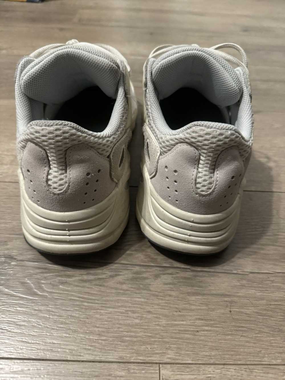 Adidas Yeezy 700 cream - image 4