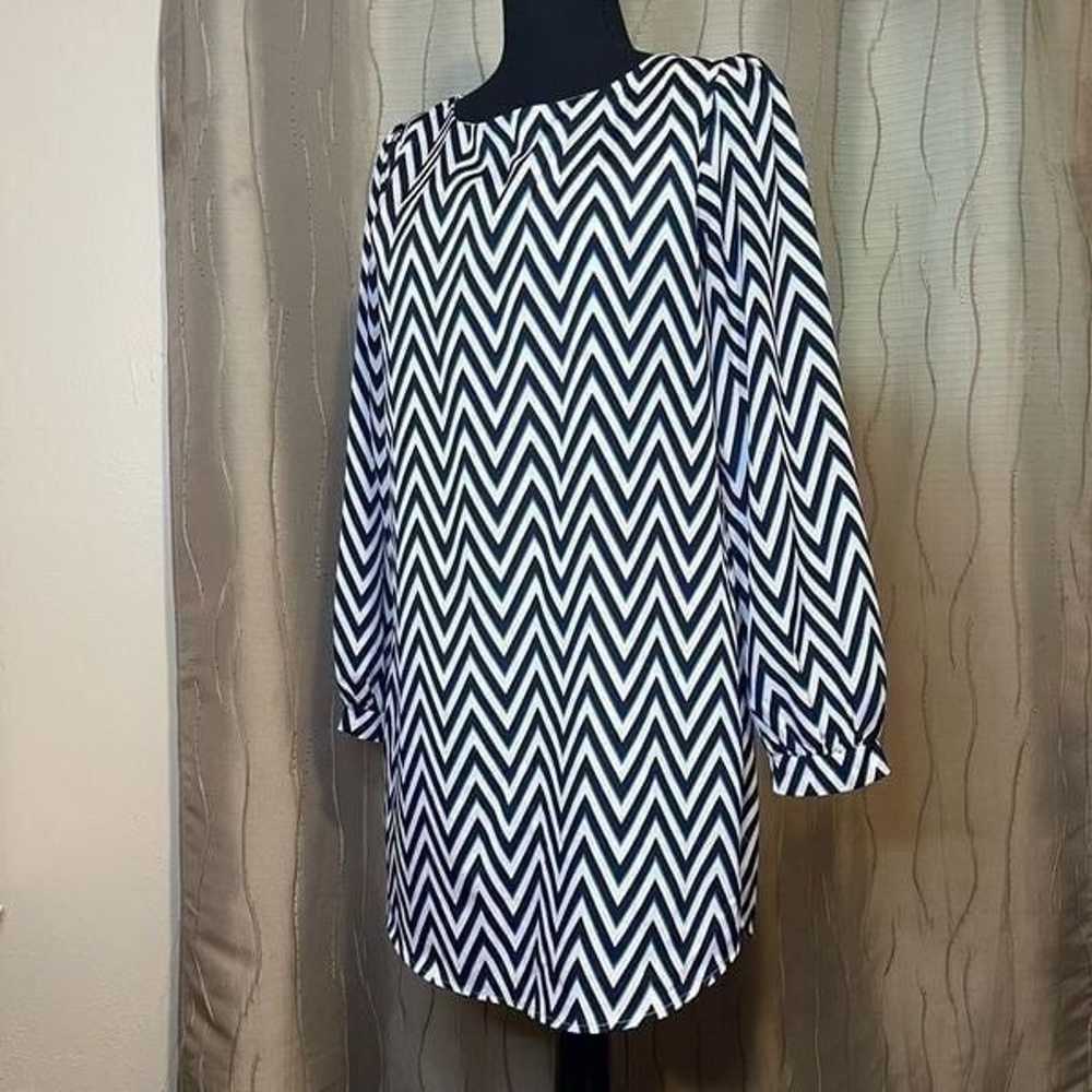 Everly Anthropologie Blue and White Chevron Shift… - image 2