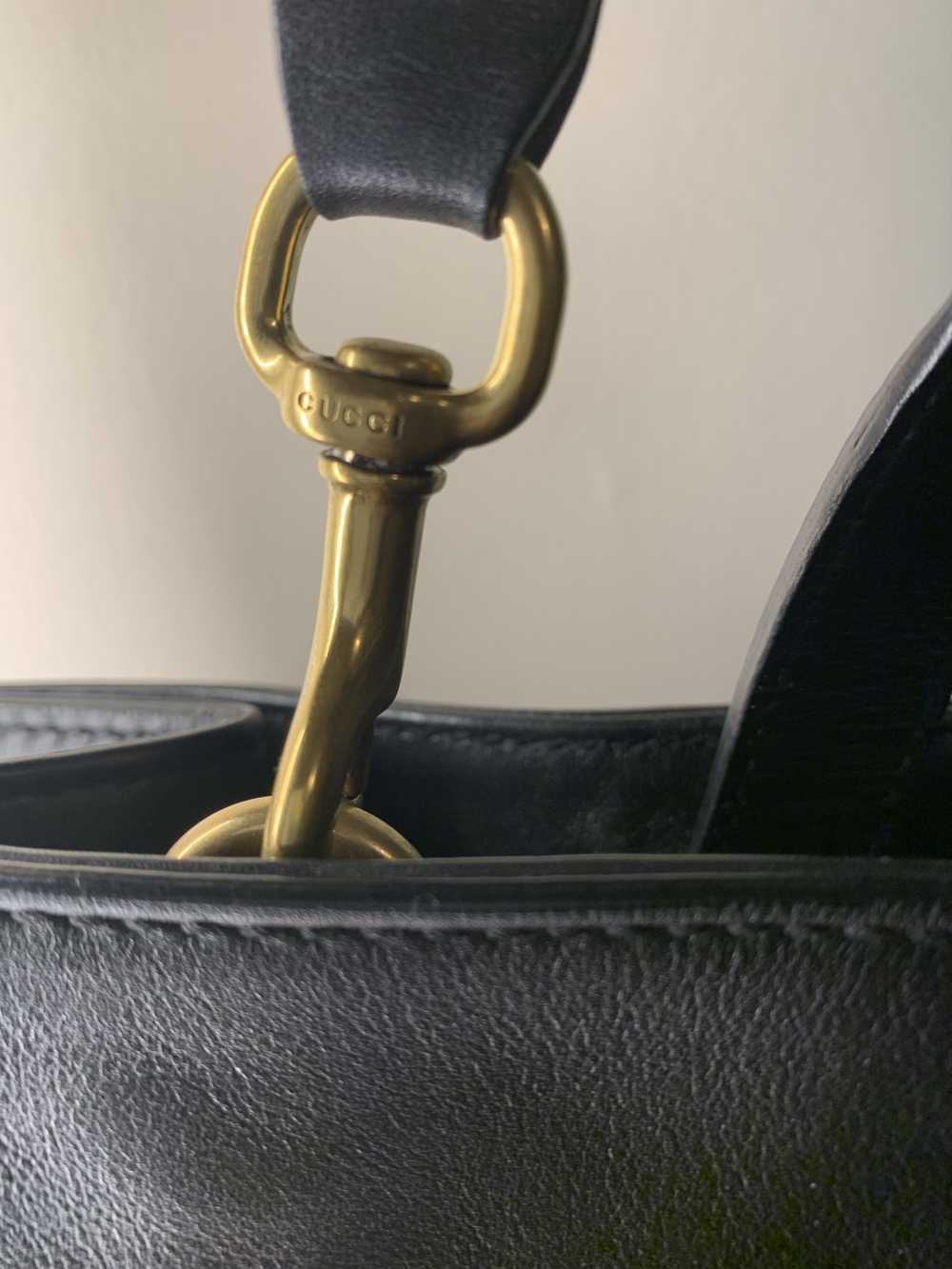 Gucci $2.2k snake embossed leather bag. - image 3