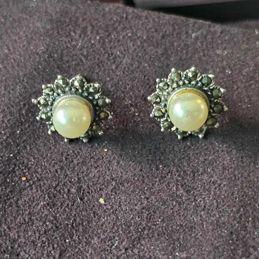 925 Sterling Silver Pearl Stud earrings. - image 2