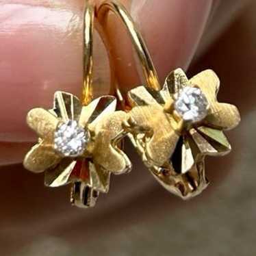 18k Solid Gold Flower Earrings from Italy - Vintag