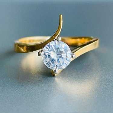 14k Gold Stunning Round Cut Cubic Zirconia Solitai