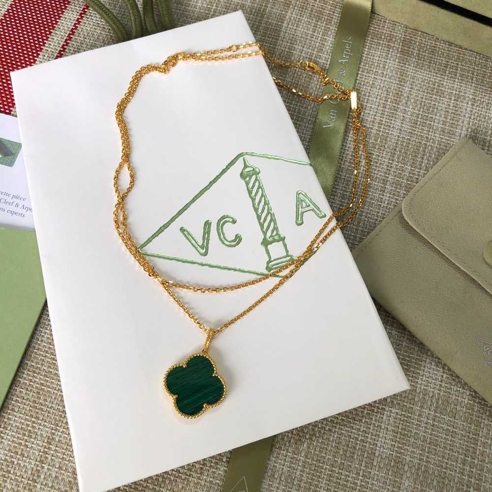 18K Yellow Gold Malachite Magic Pendant Necklace - image 3