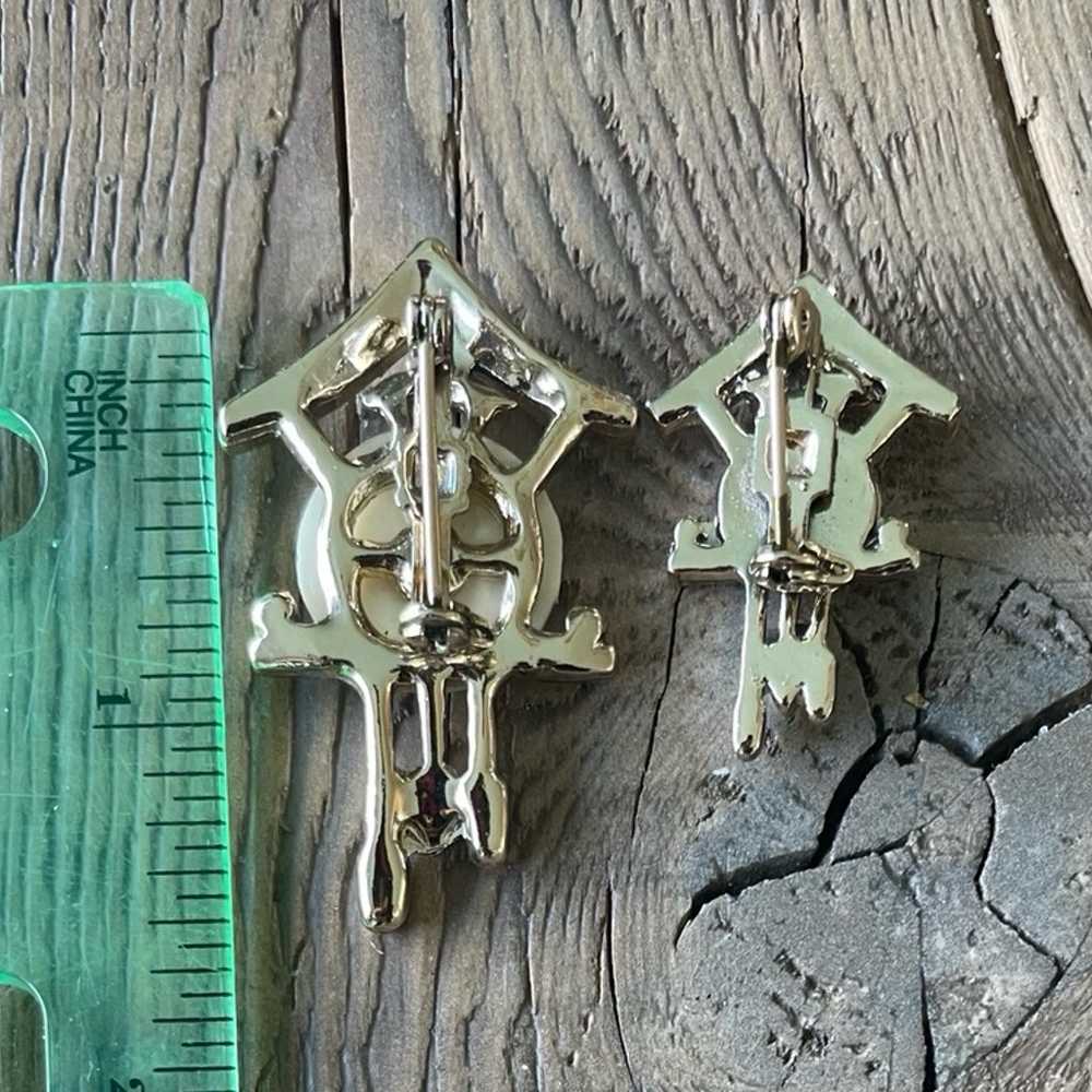 Pair of vintage cuckoo clock pins/brooches. - image 10