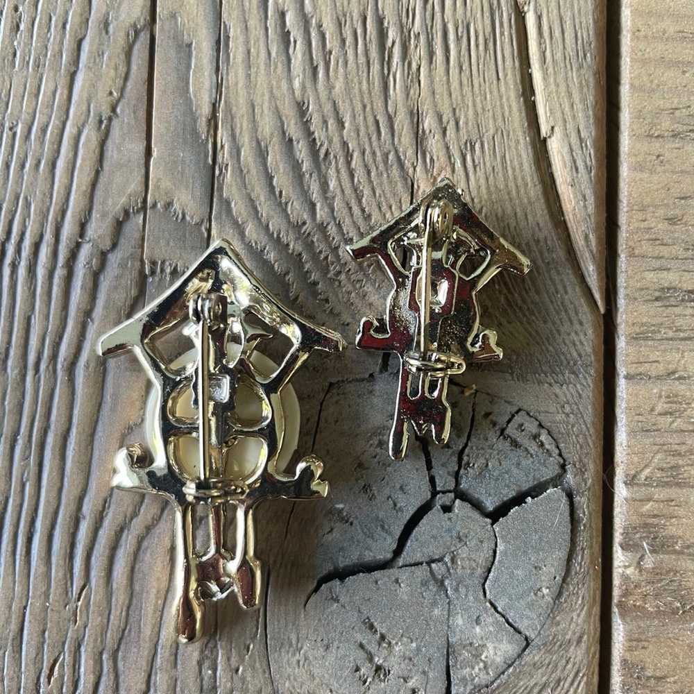 Pair of vintage cuckoo clock pins/brooches. - image 7