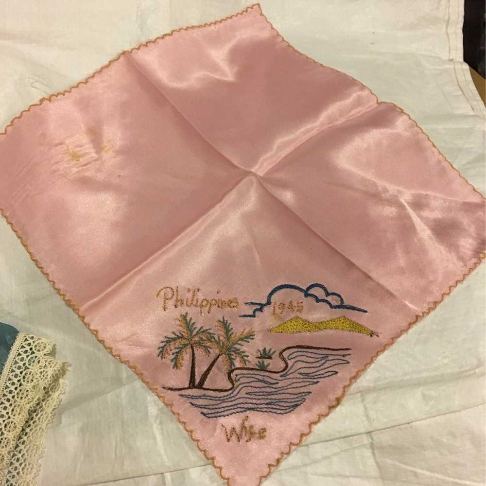 2 Vtg 1945 Blue Lace & Pink Hankerchiefs - image 9