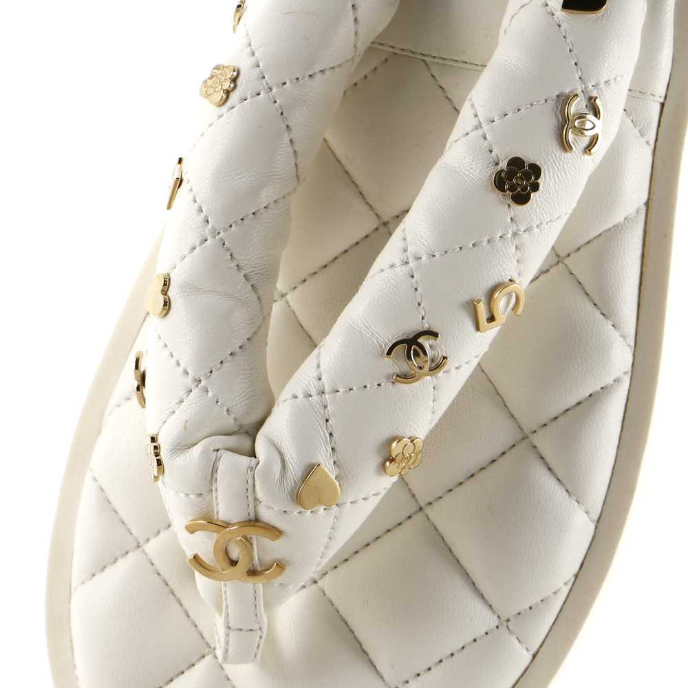 CHANEL Women's Charm Padded Thong Sandals Quilted… - image 5