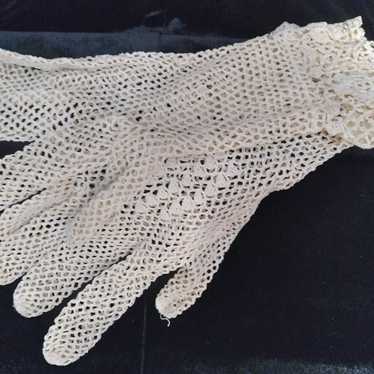 Vintage Crocheted Off White Gloves - image 1