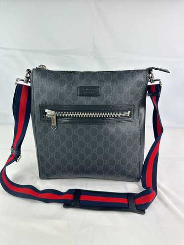 Gucci Gucci Medium GG Supreme Crossbody Bag Messen