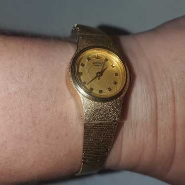 Ladies Vintage Seiko Goldtone Watch - image 1