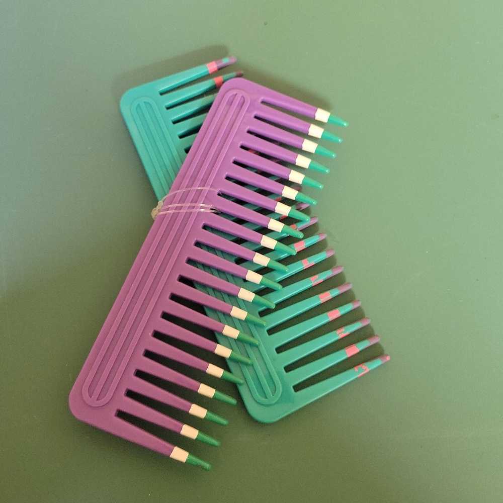 vintage hair combs - image 1