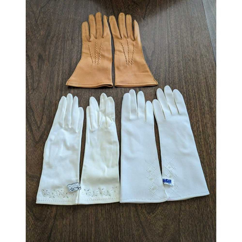 Vintage  Bundle of 3 women's gloves - image 2