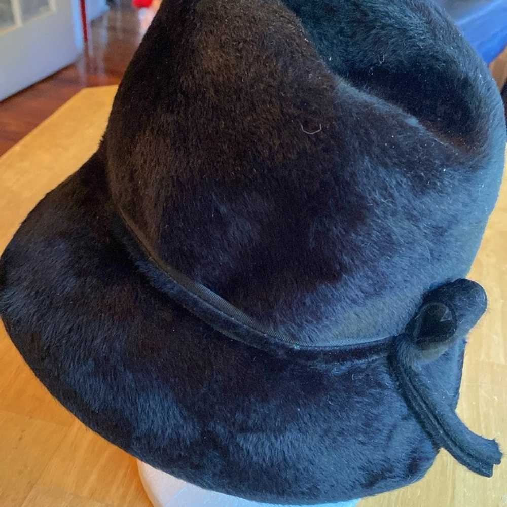 Vintage Empress Bow style Fuzzy Fur Felt Hat Desi… - image 3