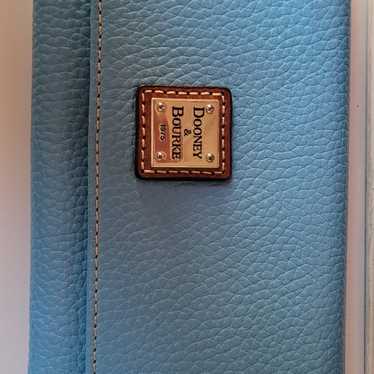 Dooney and bourke wallet