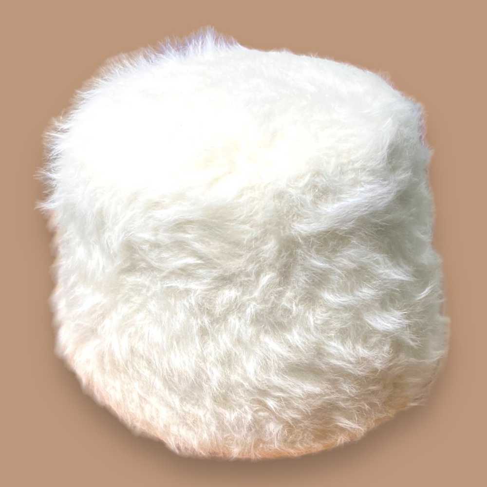 Vintage I MAGNIN Hatbox With Ivory Mink Fur Hat - image 3