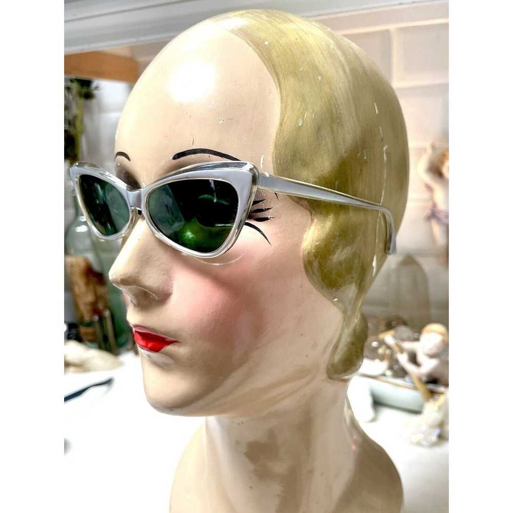 1950’s 1960’s Vintage Cat eye Gray Sunglasses Pea… - image 2