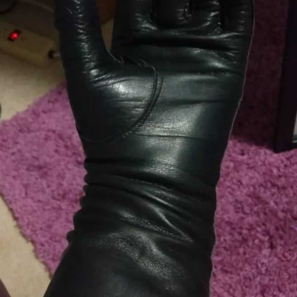 Black leather gloves - image 2