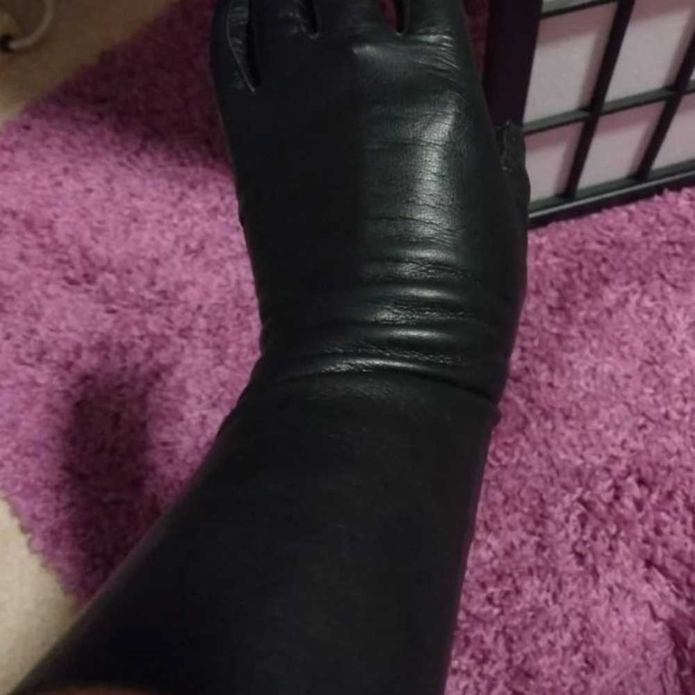 Black leather gloves - image 3