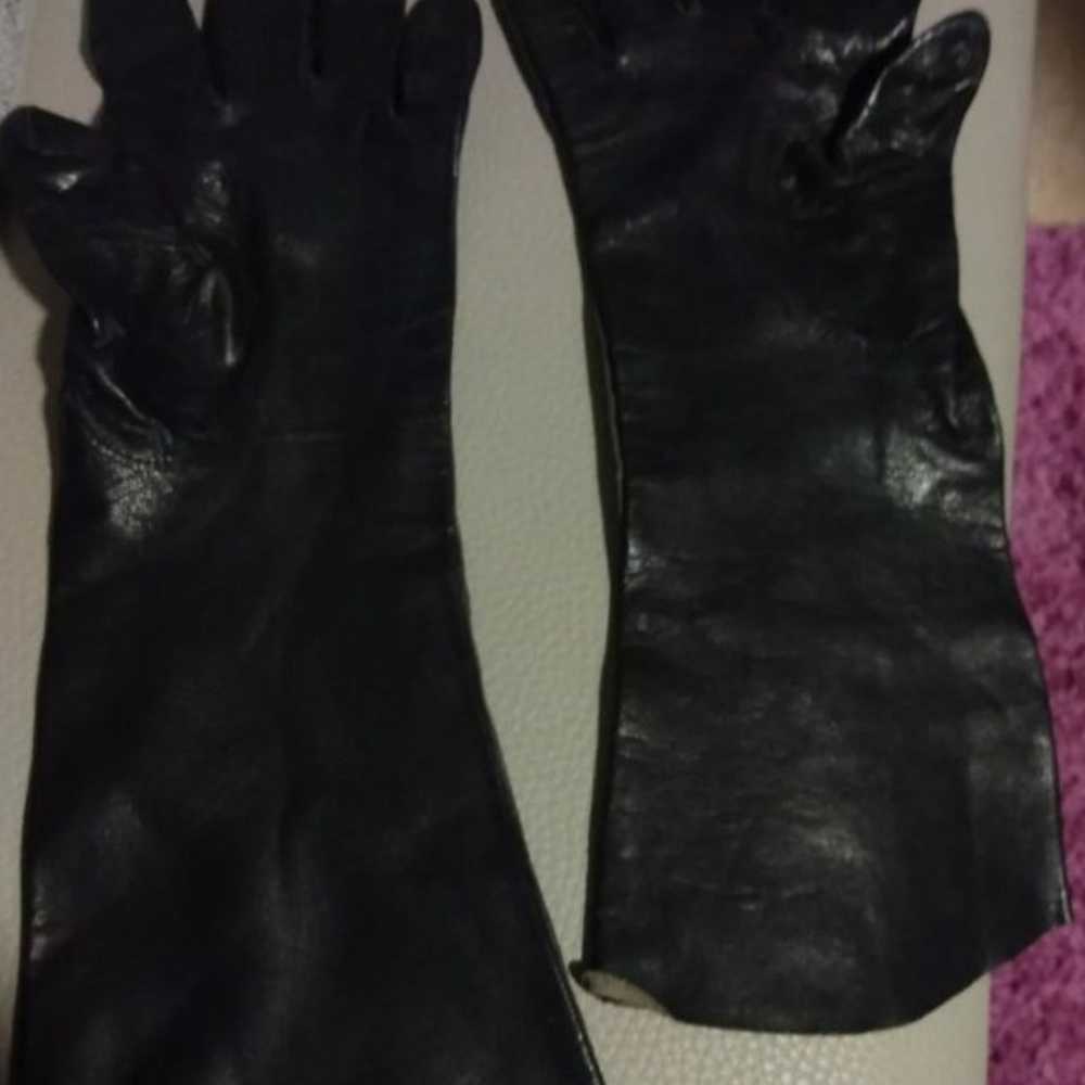 Black leather gloves - image 4