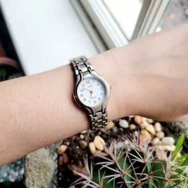 Vintage Timex Y8 Indiglo Dainty Classic Watch