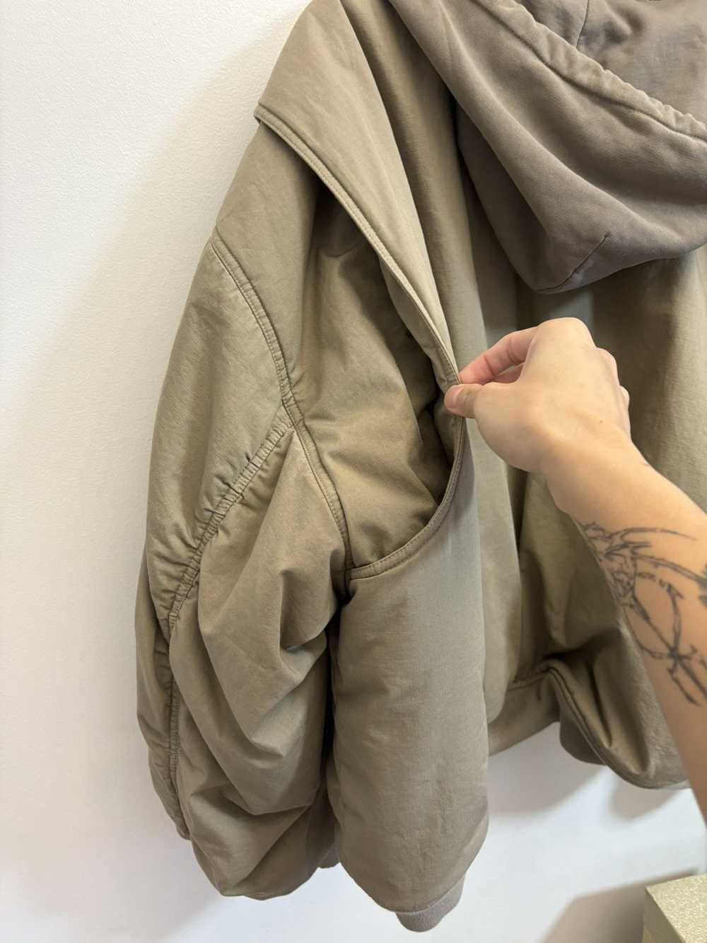 Balenciaga Balenciaga SS22 Unity Bomber Dune *fin… - image 10