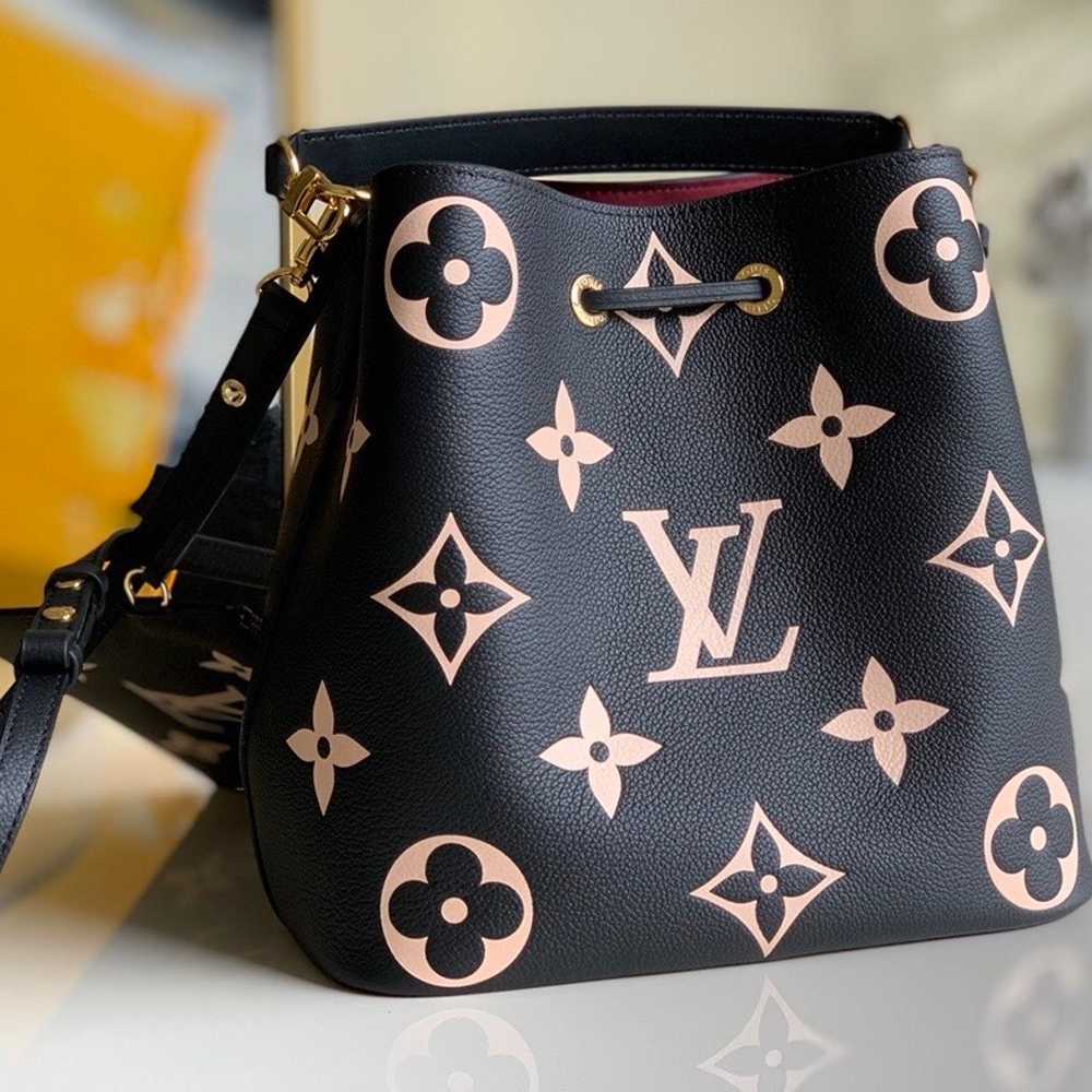 Louis Vuitton Shoulder Bag - image 3