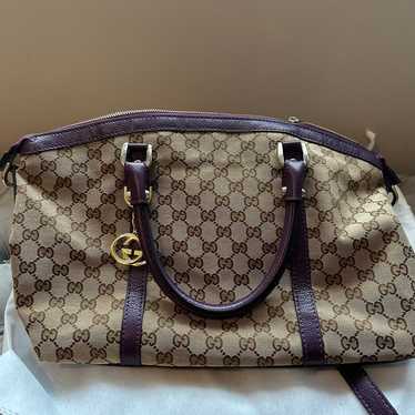 100% authentic Gucci purple trimmed crossbody/shou