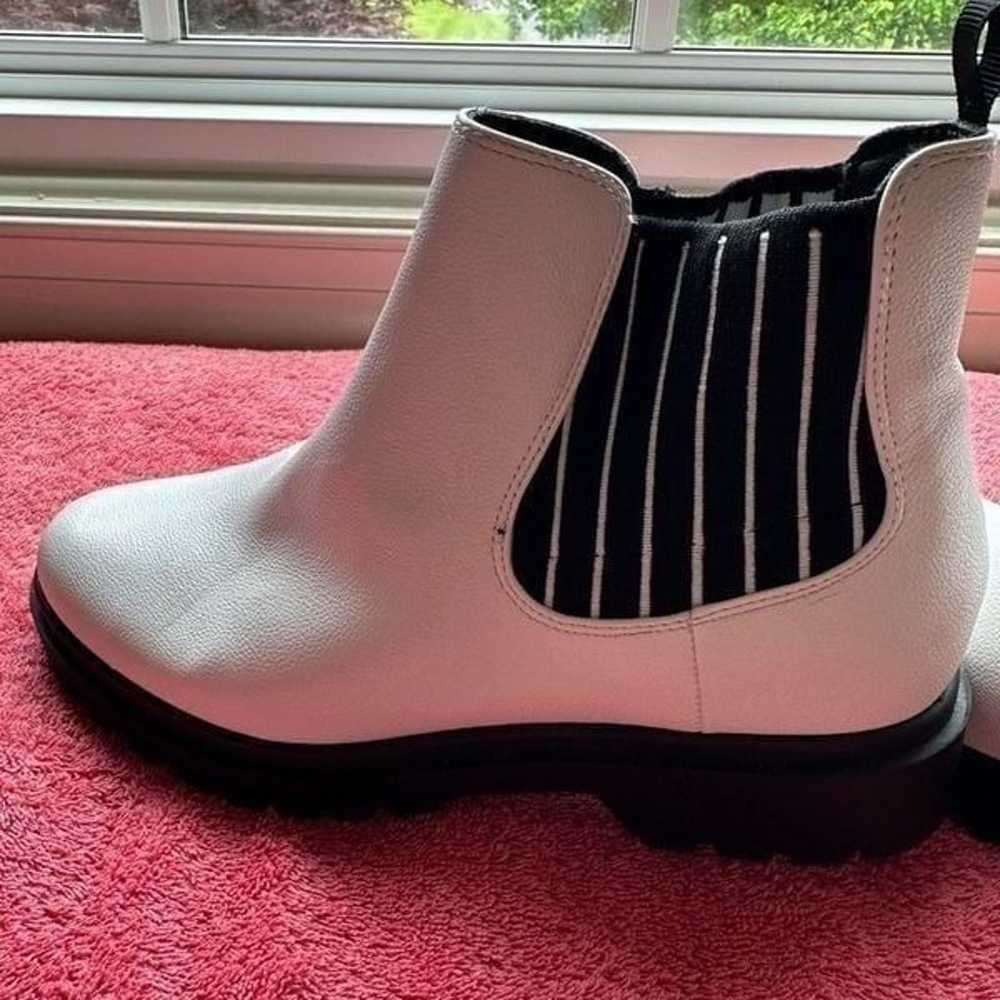 Mix No. 6 Gwenda Chelsea Boot White and Black Siz… - image 6