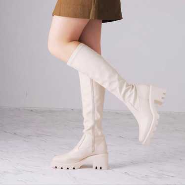 White long boots with thick soles, including box. - image 1