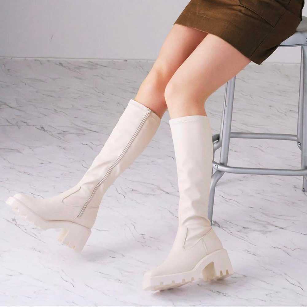 White long boots with thick soles, including box. - image 2