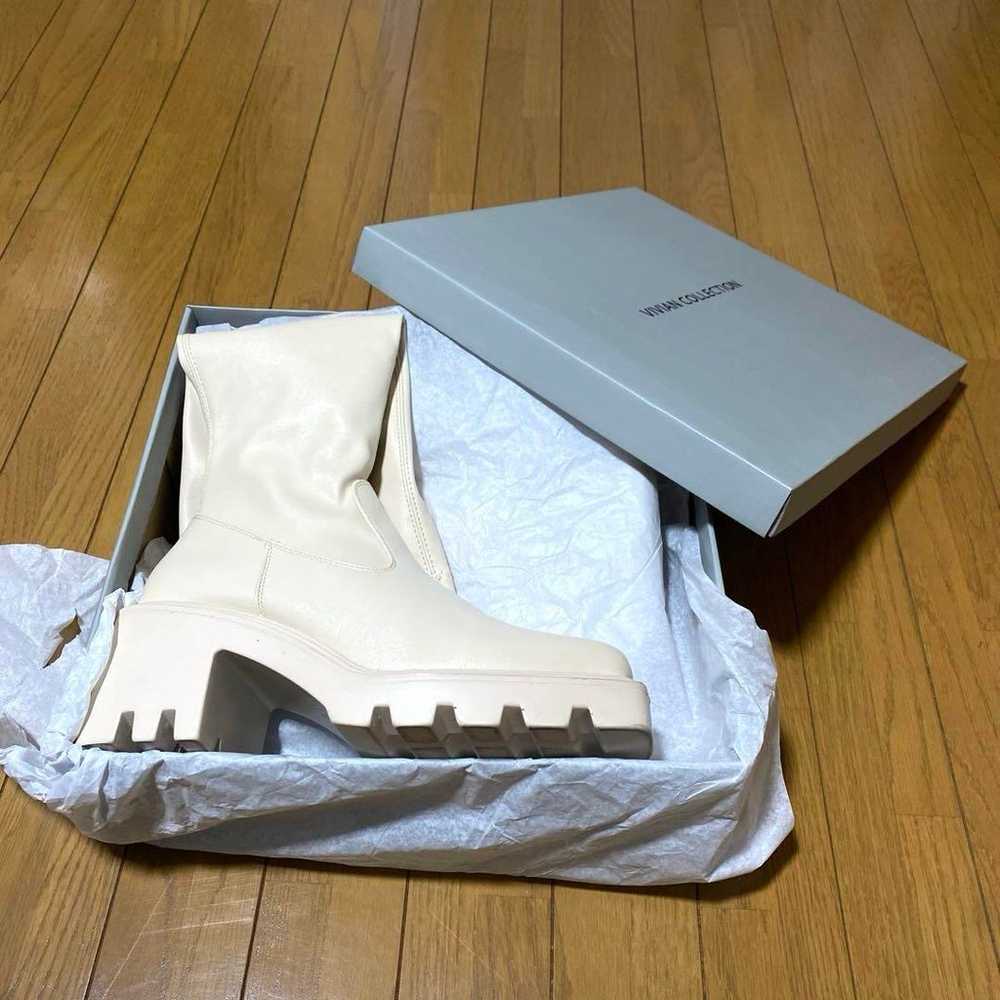 White long boots with thick soles, including box. - image 6