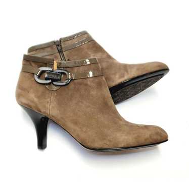 New SOFFT Women's Suede Brown Heeled Ankle Bootie… - image 1