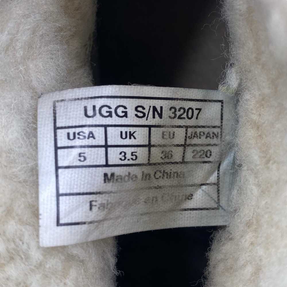 UGG Women's Lynnea Black Leather Shearling Cuff A… - image 10