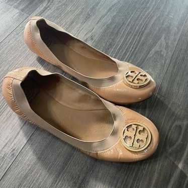 Tory Burch tan beige ballet flats with gold logo … - image 1