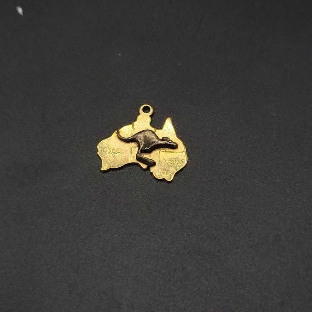 Small 9CT LD Kangaroo Gold pendant - image 1