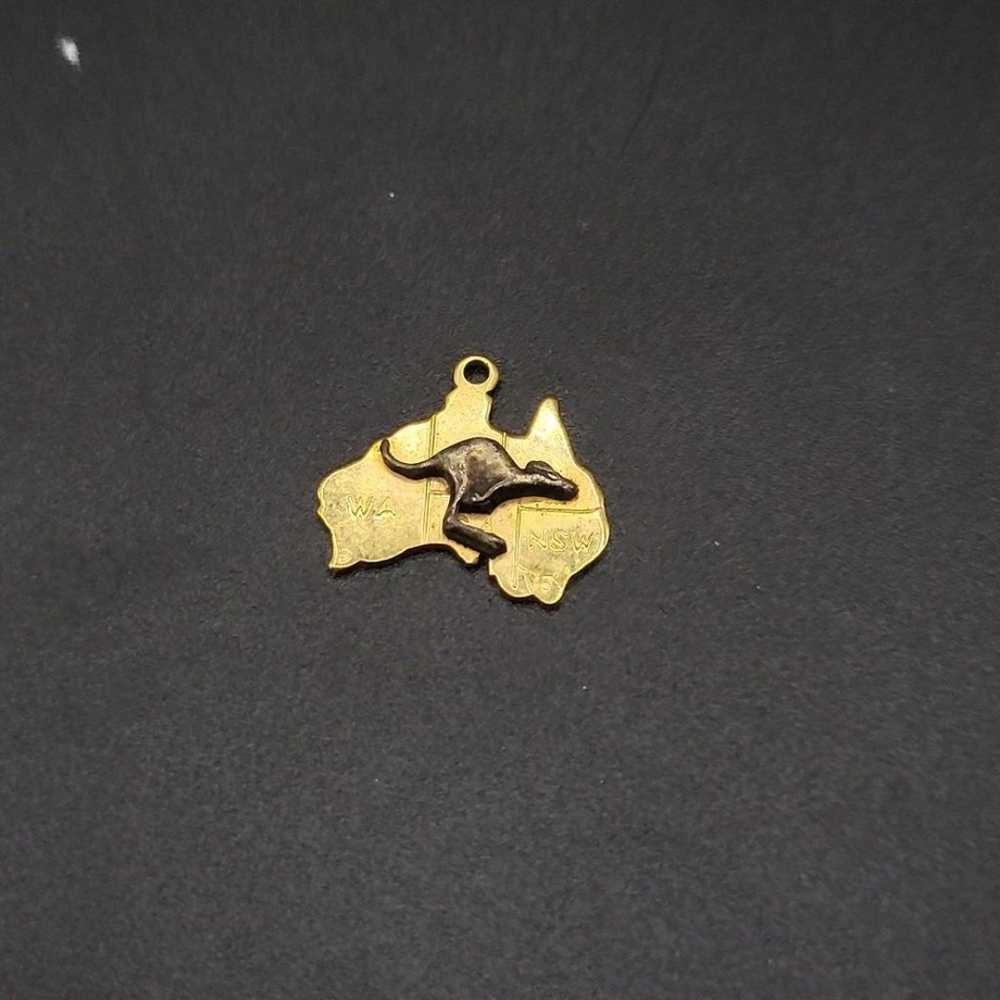 Small 9CT LD Kangaroo Gold pendant - image 2