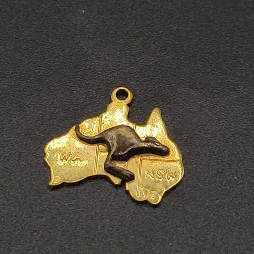 Small 9CT LD Kangaroo Gold pendant - image 3