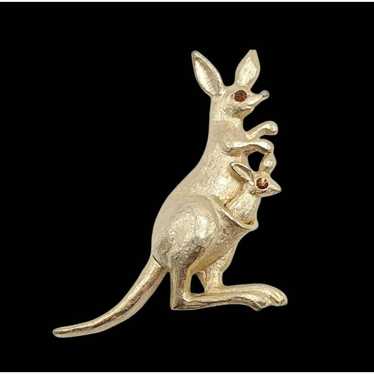 Vintage Gold Metal AVON Signed Australia Kangaroo… - image 1