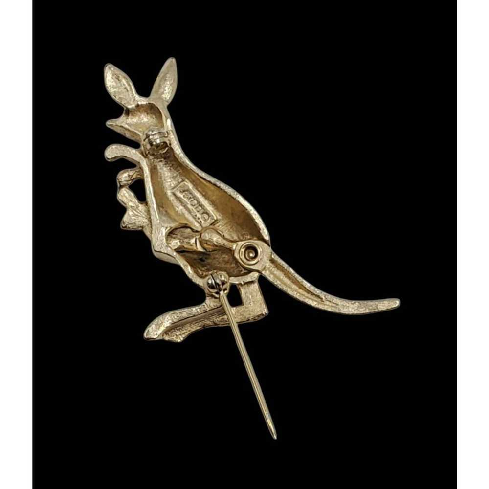 Vintage Gold Metal AVON Signed Australia Kangaroo… - image 6