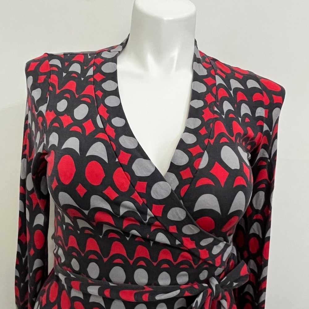 Boden wrap Dress is in like new condition.  Size 8 - image 3