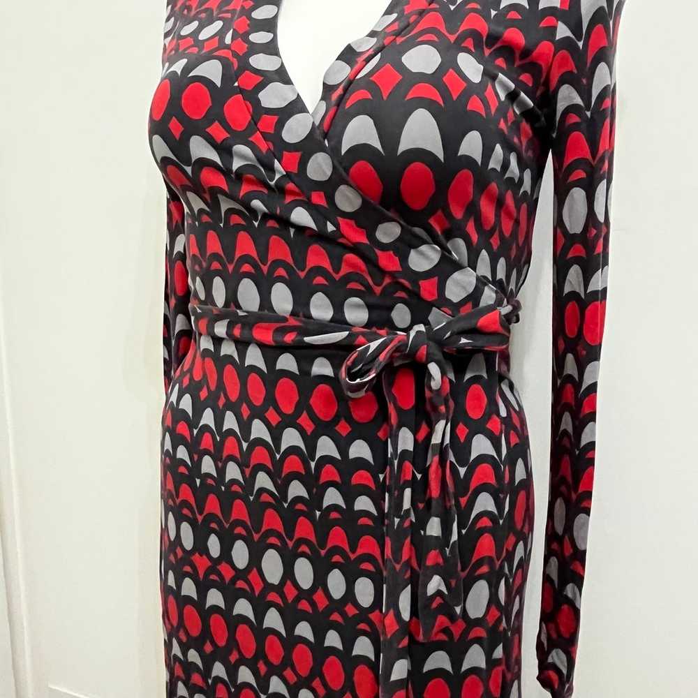 Boden wrap Dress is in like new condition.  Size 8 - image 5