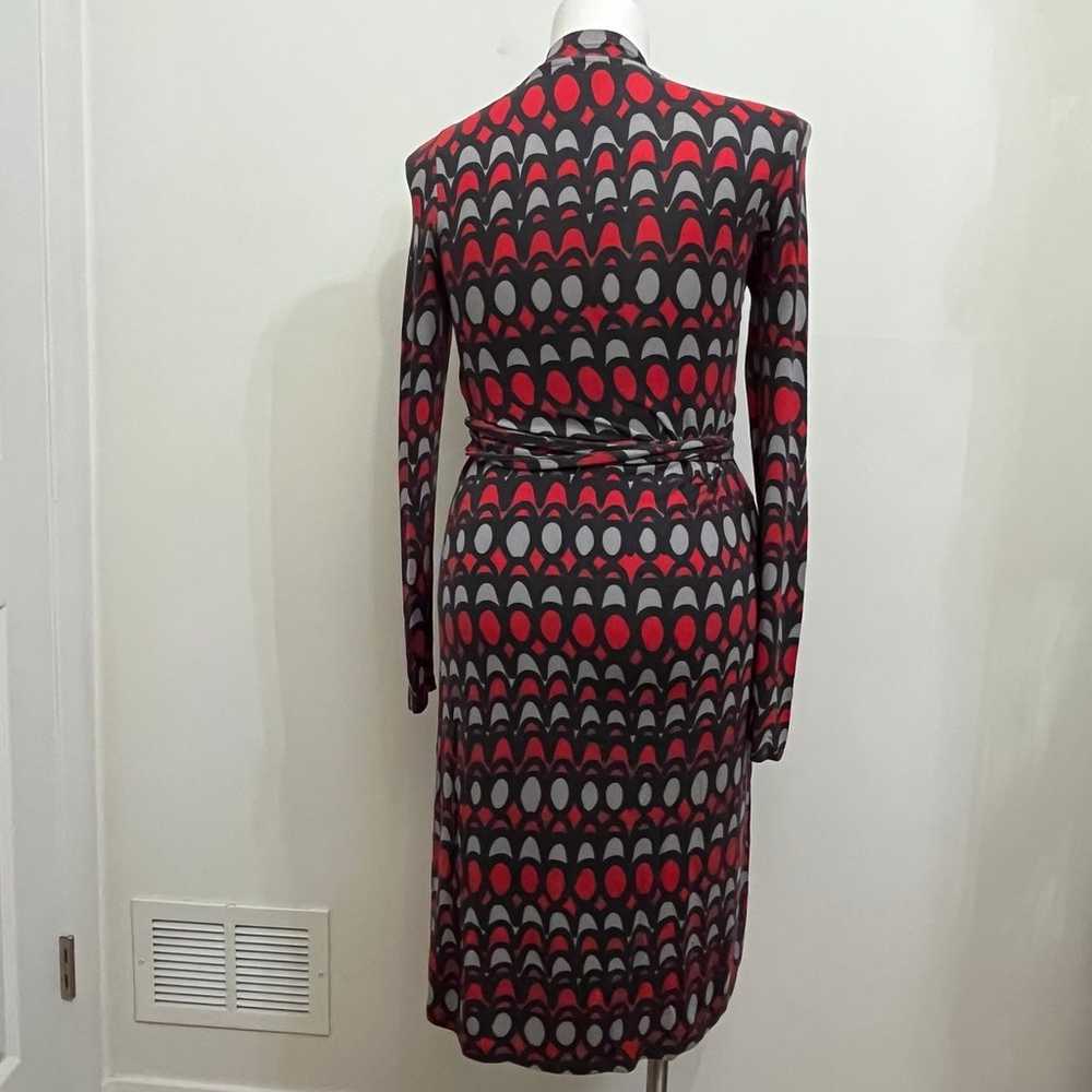 Boden wrap Dress is in like new condition.  Size 8 - image 9