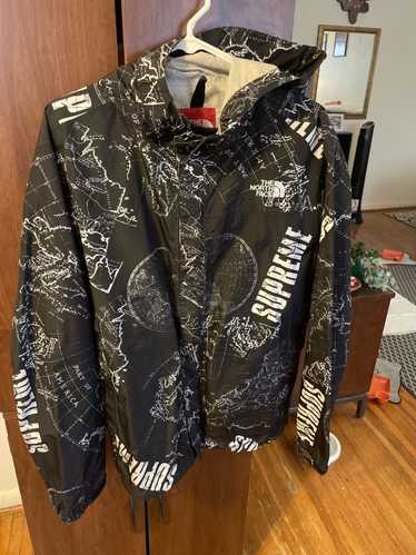 Supreme × The North Face Supreme x The North Face 