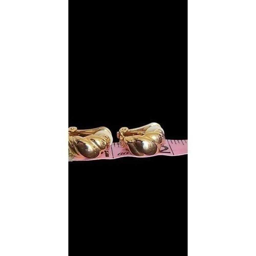 Vintage gold toned clip on earrings - image 2