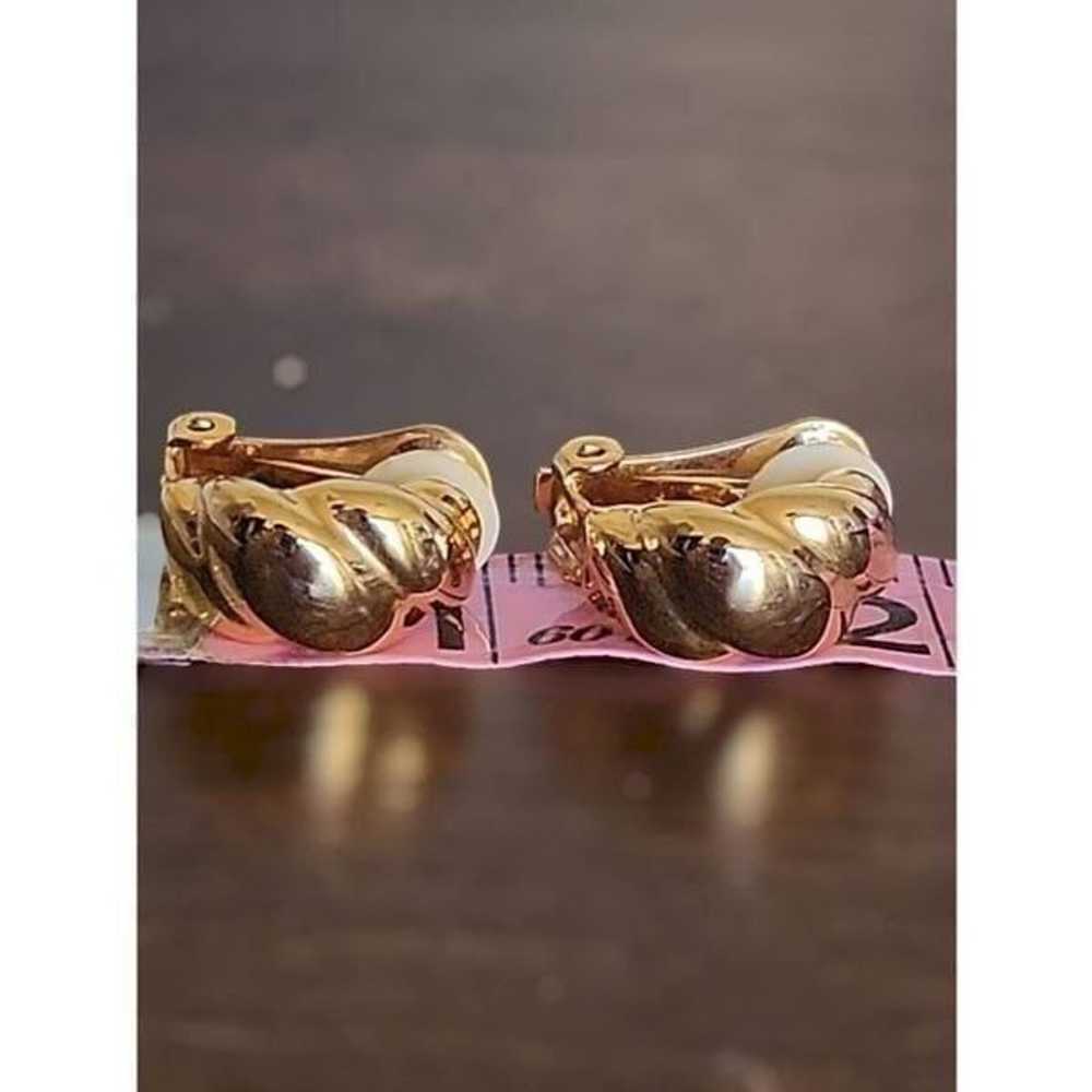 Vintage gold toned clip on earrings - image 3