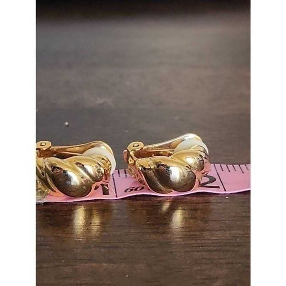 Vintage gold toned clip on earrings - image 4