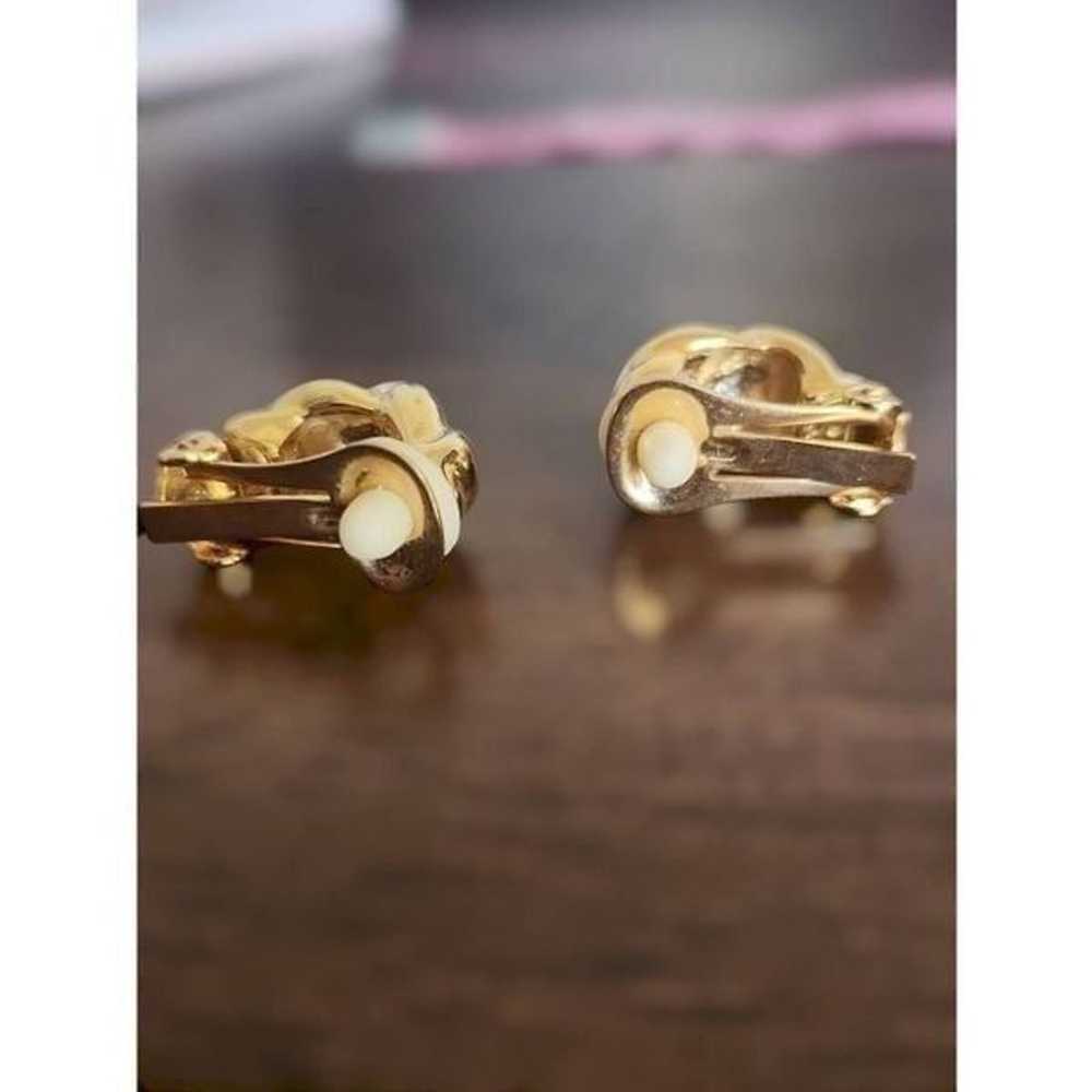 Vintage gold toned clip on earrings - image 6