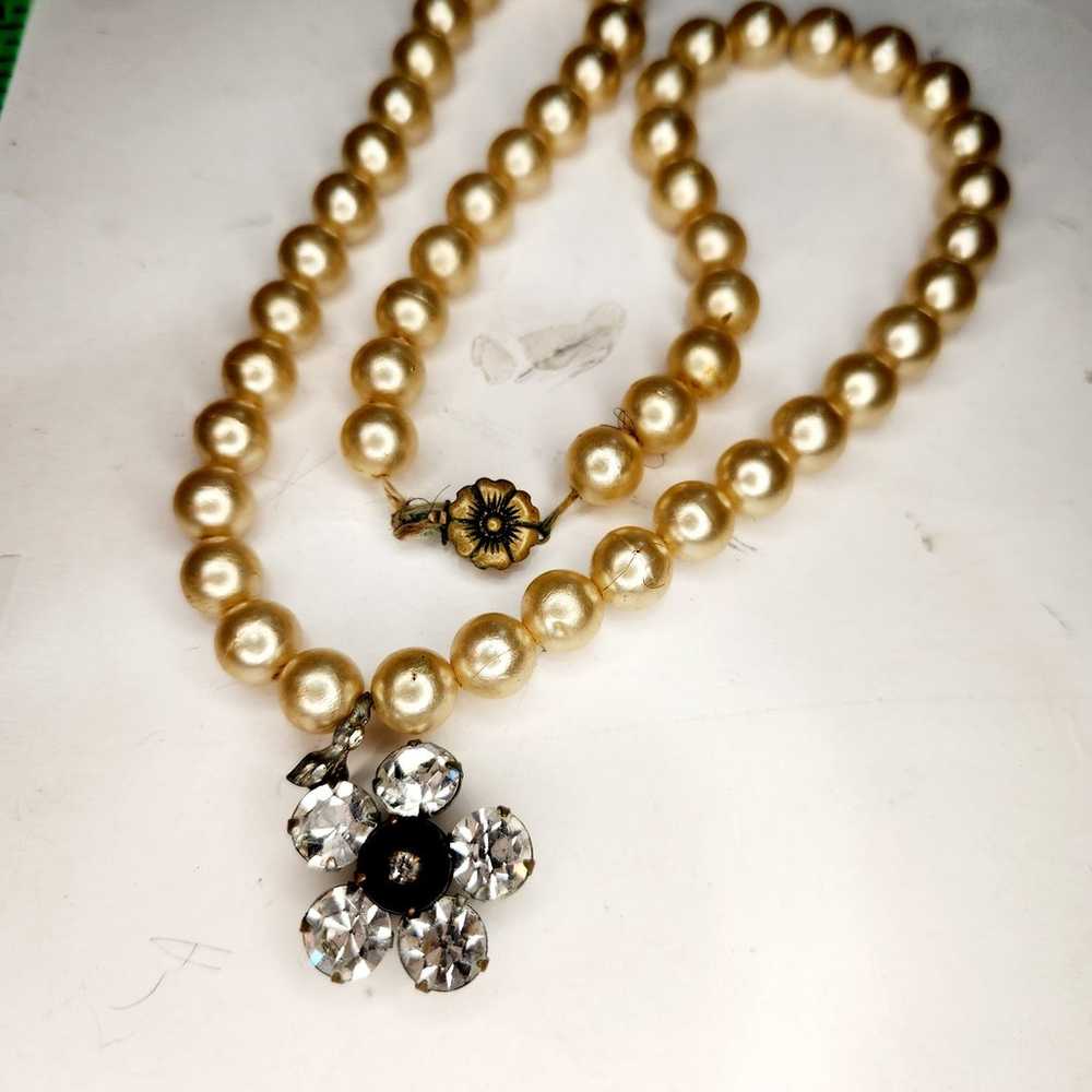 Vintage Faux Pearl Necklace Crystal Flower Rhines… - image 1