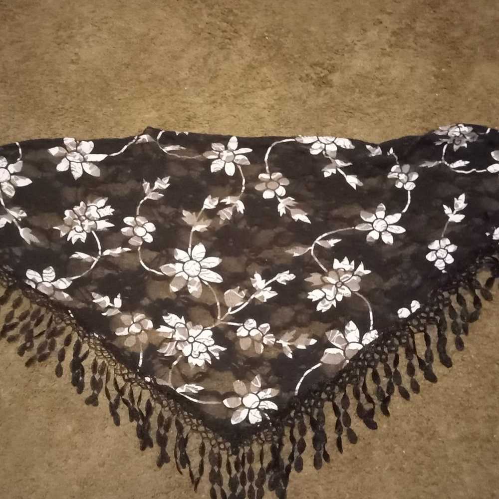 Women's black flowered scarf - image 2