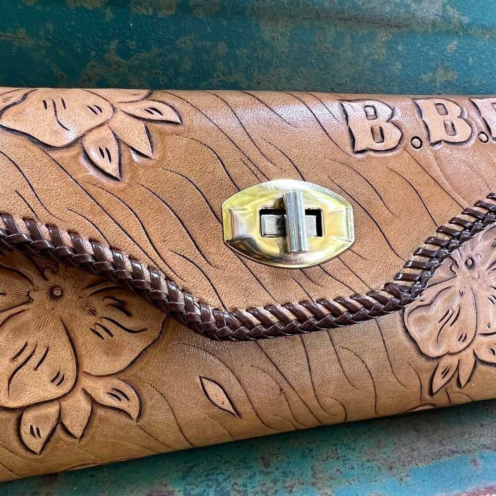 Vintage 1970s Hand Tooled Leather Brown Tan/2 ton… - image 2